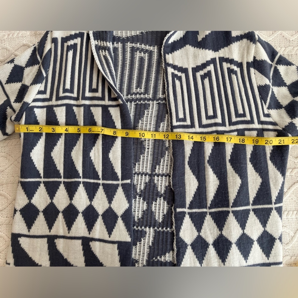 Love Stitch Acrylic Geometric Patterned Blue and White Long Cardigan Size M/L - Picture 15 of 15